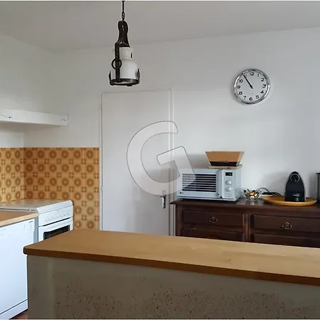 Maison Familiale Proche Avec Jardin Et Parking à - Fr-1-357-32 *